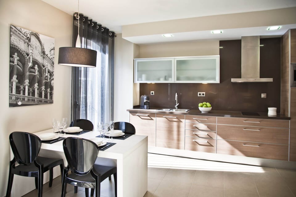 Apartment, 1 Bedroom (3-4 adults) | In-room dining