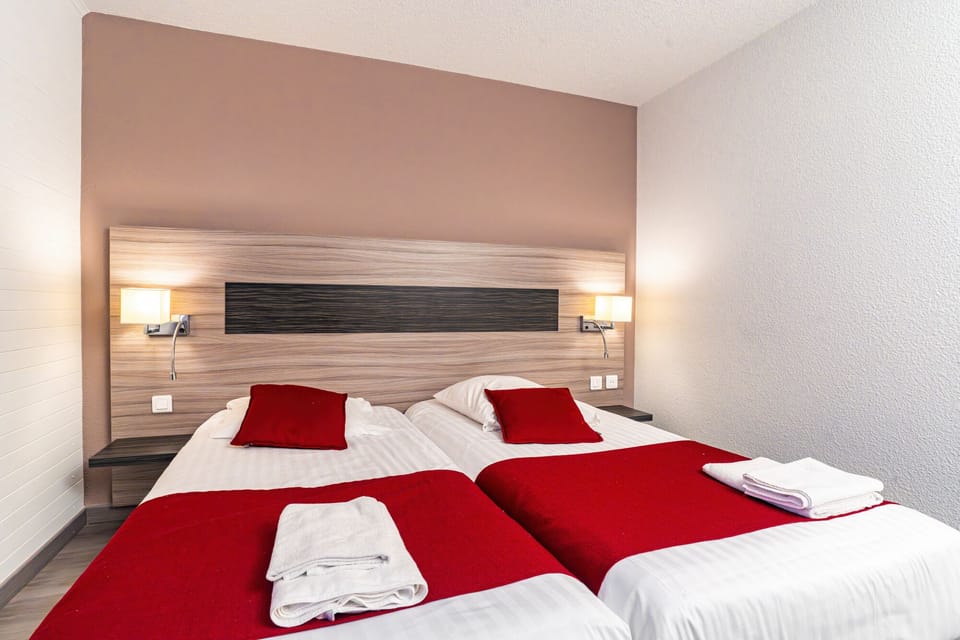Twin Room | Desk, soundproofing, free WiFi, bed sheets