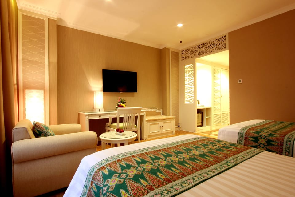 Grand Deluxe with Bathtub | In-room safe, soundproofing, free WiFi