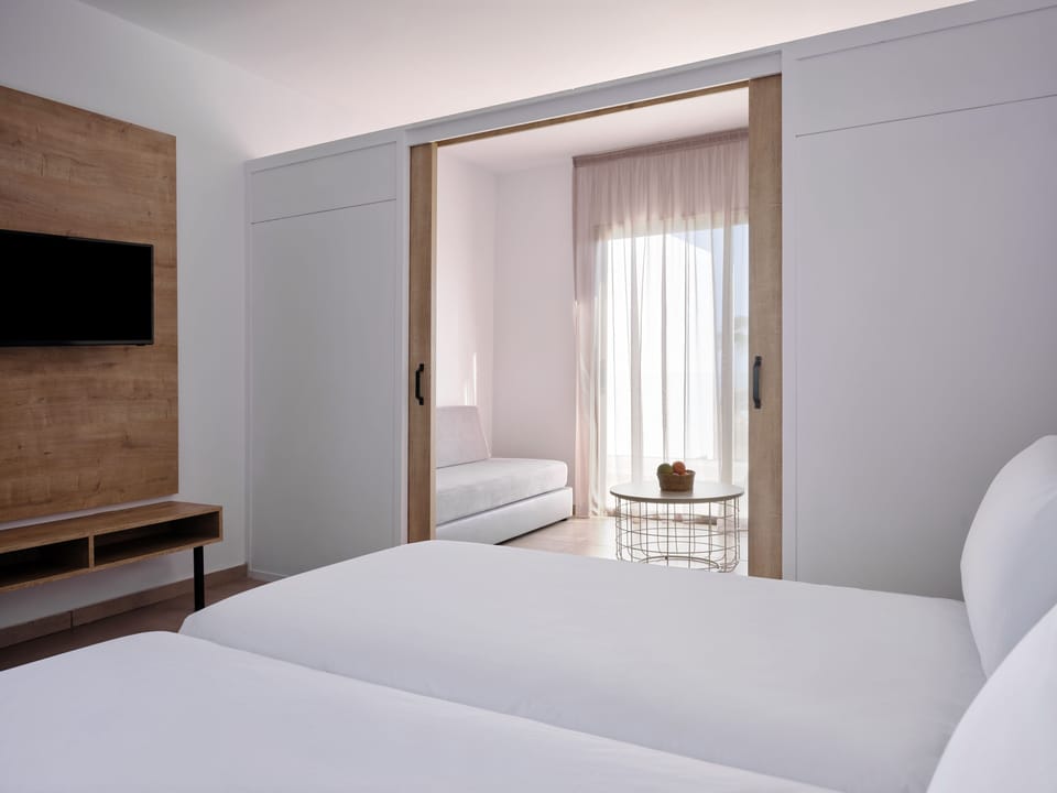 Minibar, in-room safe, cribs (free), WiFi (free)