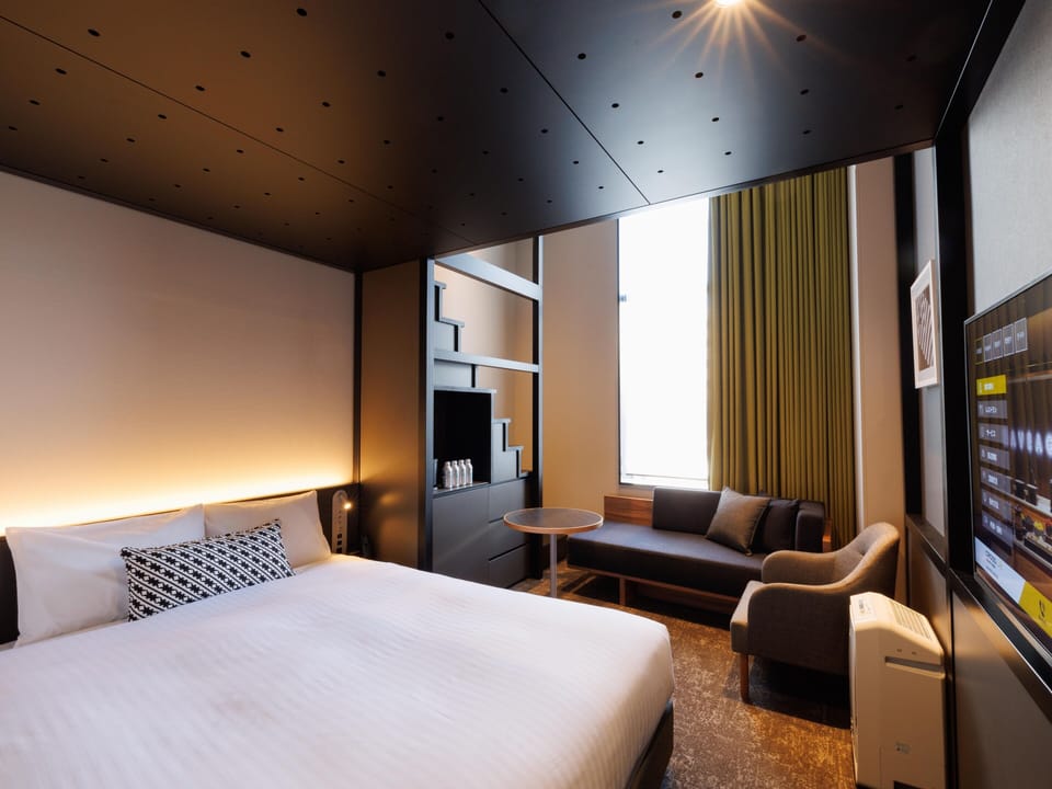 Room, Non Smoking (Loft) | In-room safe, blackout drapes, free WiFi, bed sheets