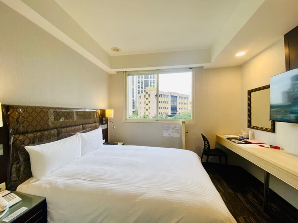 Standard Room | Desk, laptop workspace, WiFi (free), bed sheets