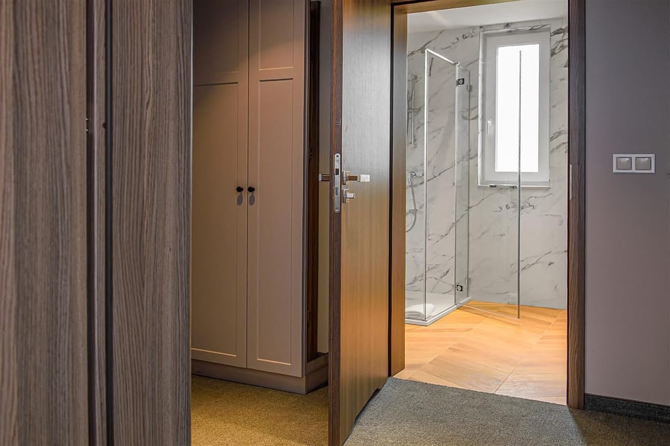 Deluxe Studio Suite, 1 Bedroom | Desk, laptop workspace, blackout drapes, cribs/infant beds
