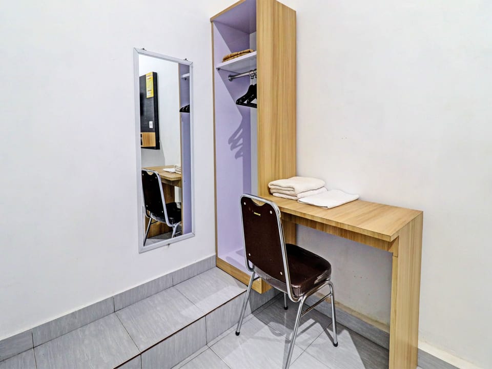 Deluxe Double Room | Desk, WiFi (free), bed sheets