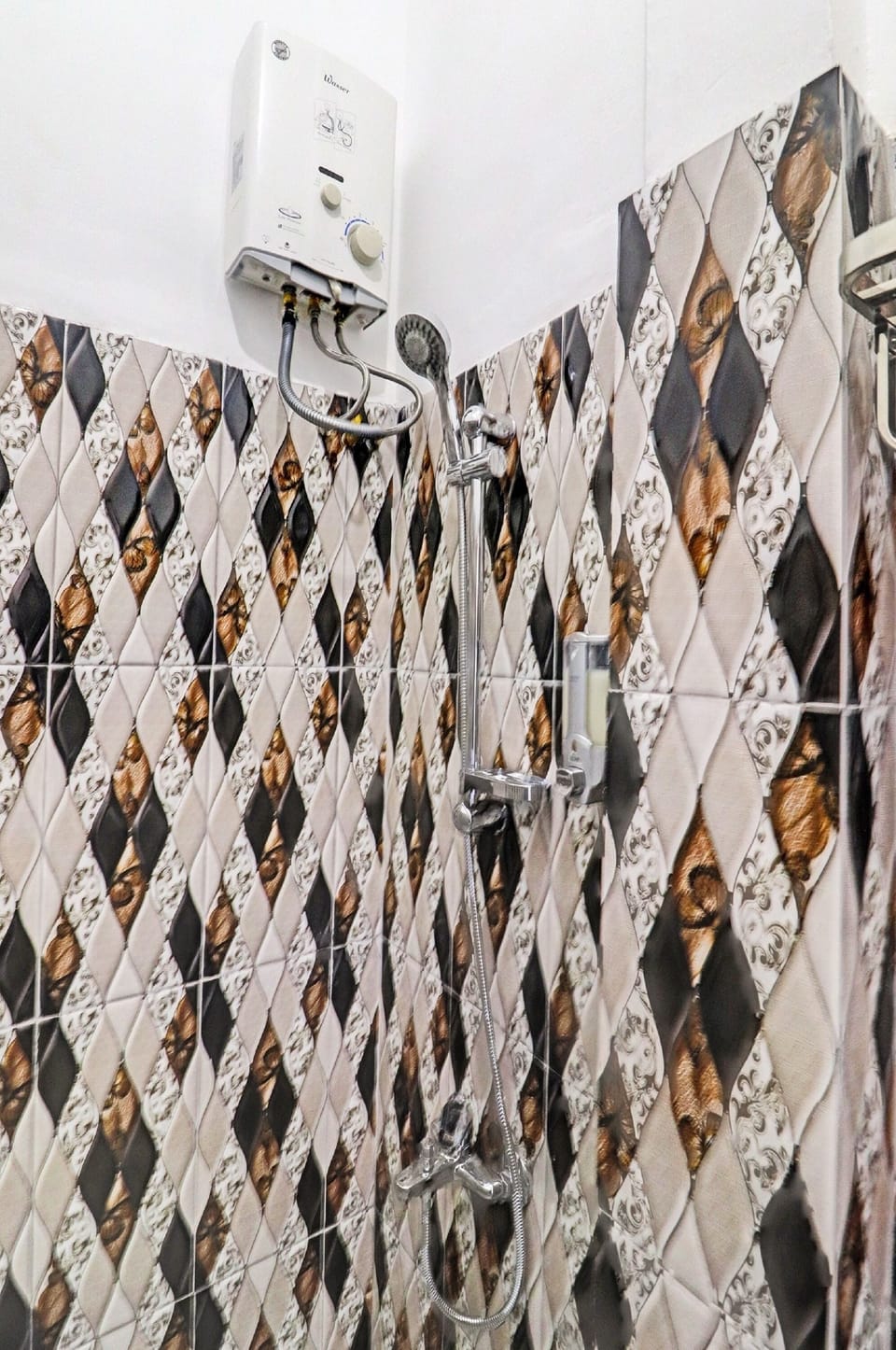 Deluxe Studio | Bathroom | Shower, towels