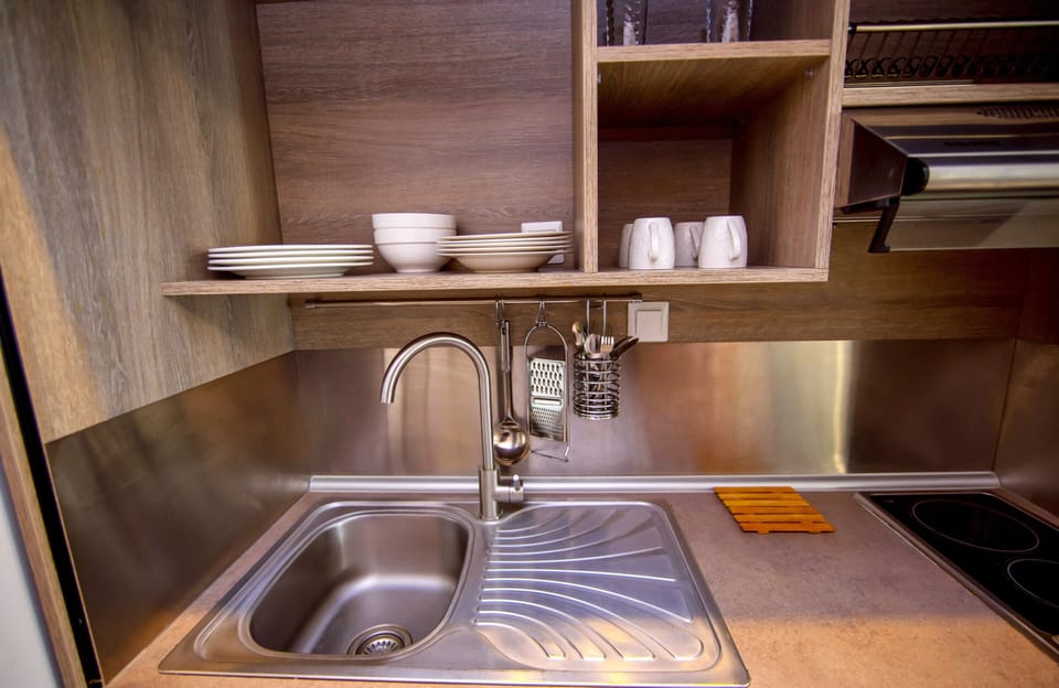 Family Quadruple Room | Private kitchenette | Mini-fridge, stovetop, cookware/dishes/utensils