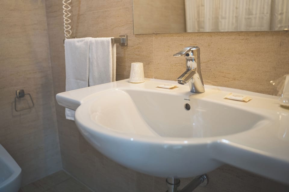 Bathroom sink