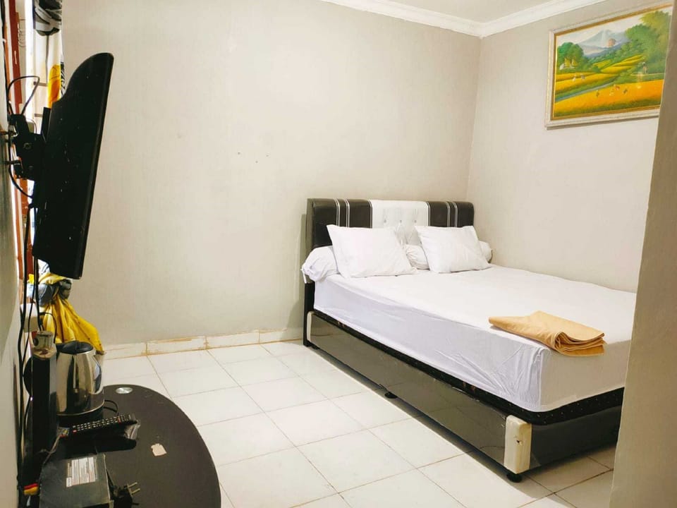 Deluxe Double Room | Desk, WiFi (free), bed sheets