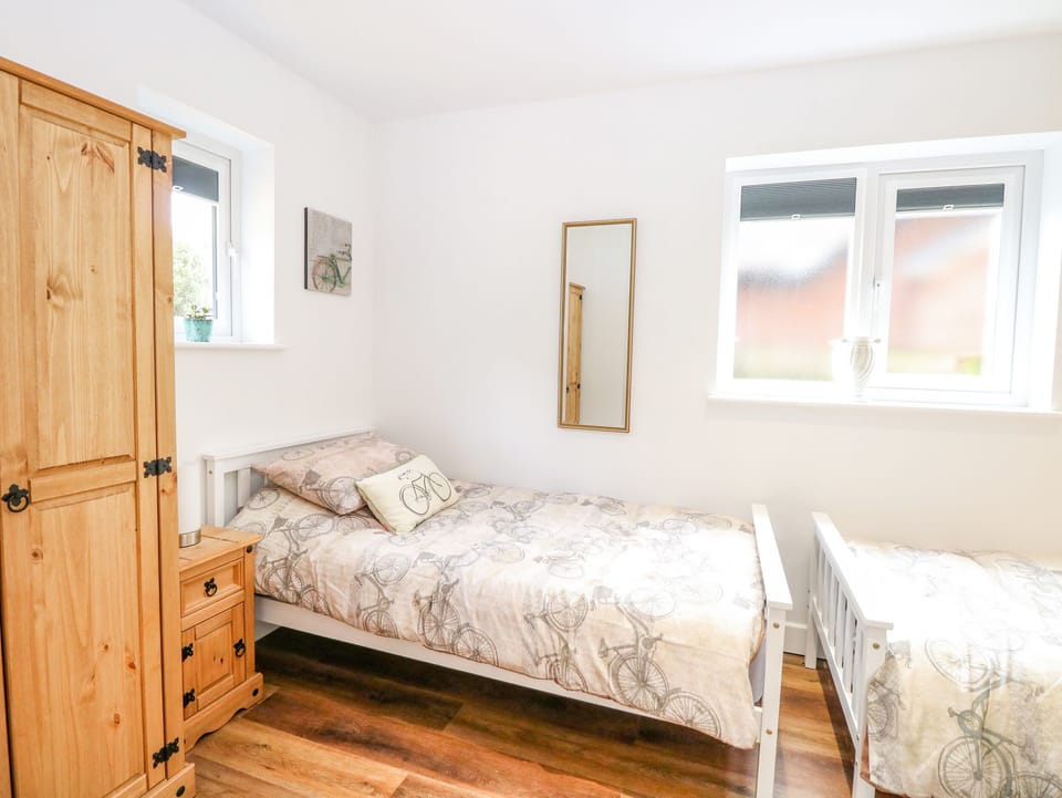 Cottage | 2 bedrooms, individually decorated, individually furnished, free WiFi