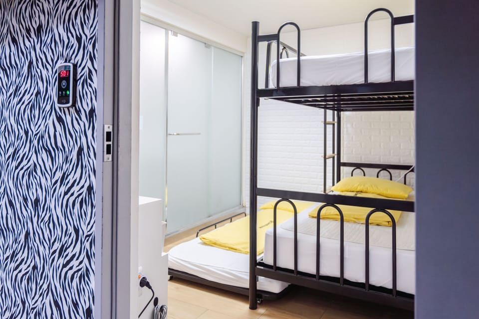 Triple Room | Iron/ironing board, free WiFi