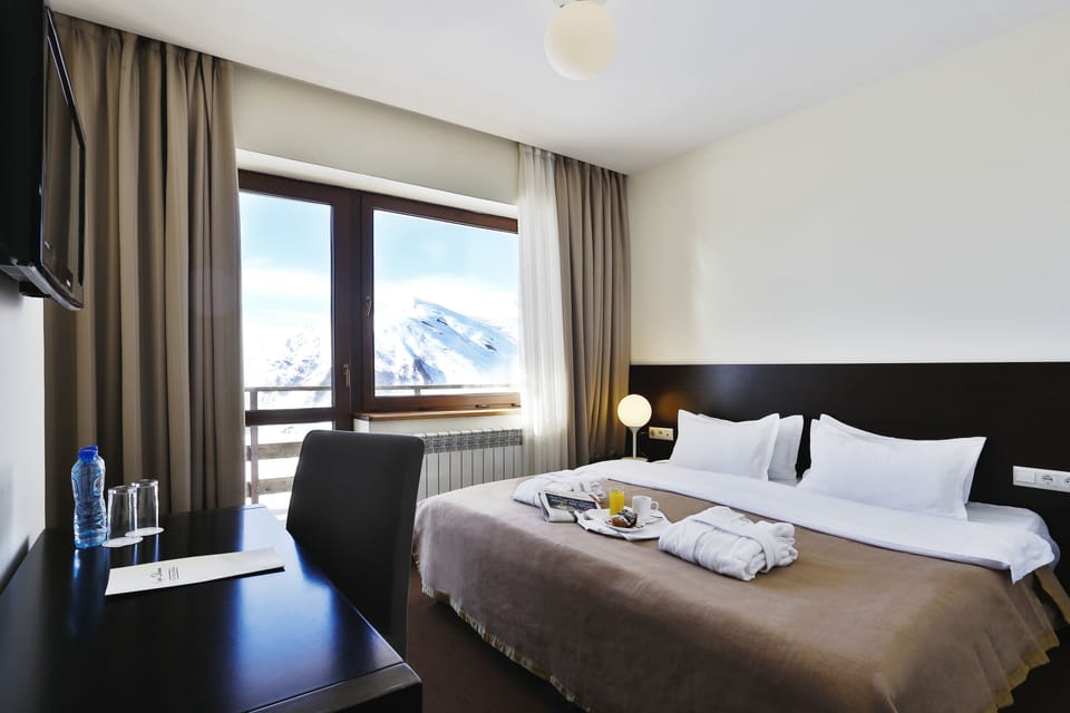 Standard Room, Balcony | Minibar, individually decorated, individually furnished, desk