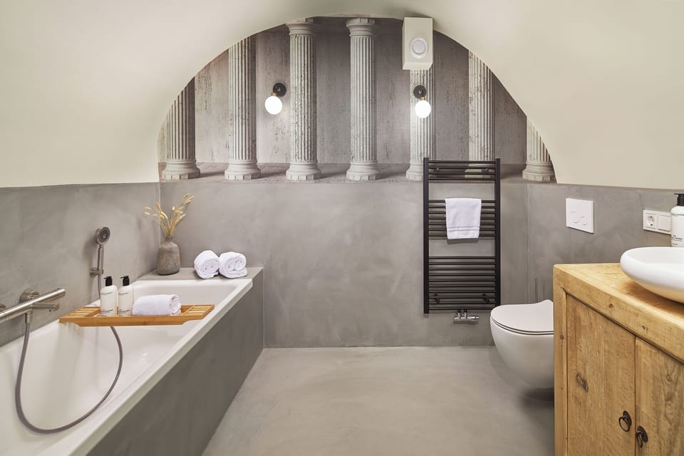 Romantic Room | Bathroom | Eco-friendly toiletries, hair dryer, towels, soap
