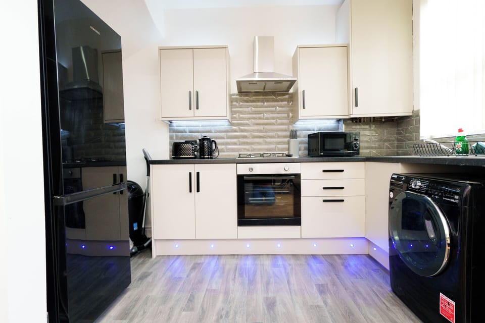 House, Ensuite | Shared kitchen