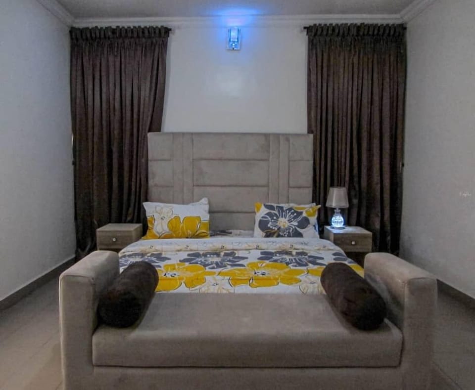 Premium Apartment | 3 bedrooms, soundproofing, iron/ironing board, free WiFi
