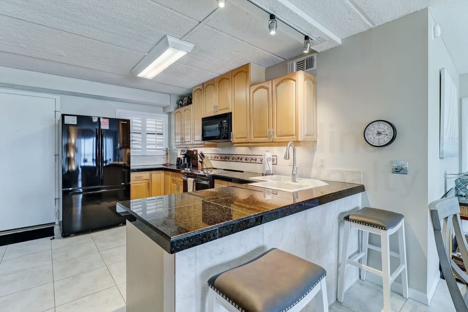 Condo, 3 Bedrooms | Private kitchen | Fridge, oven, coffee/tea maker