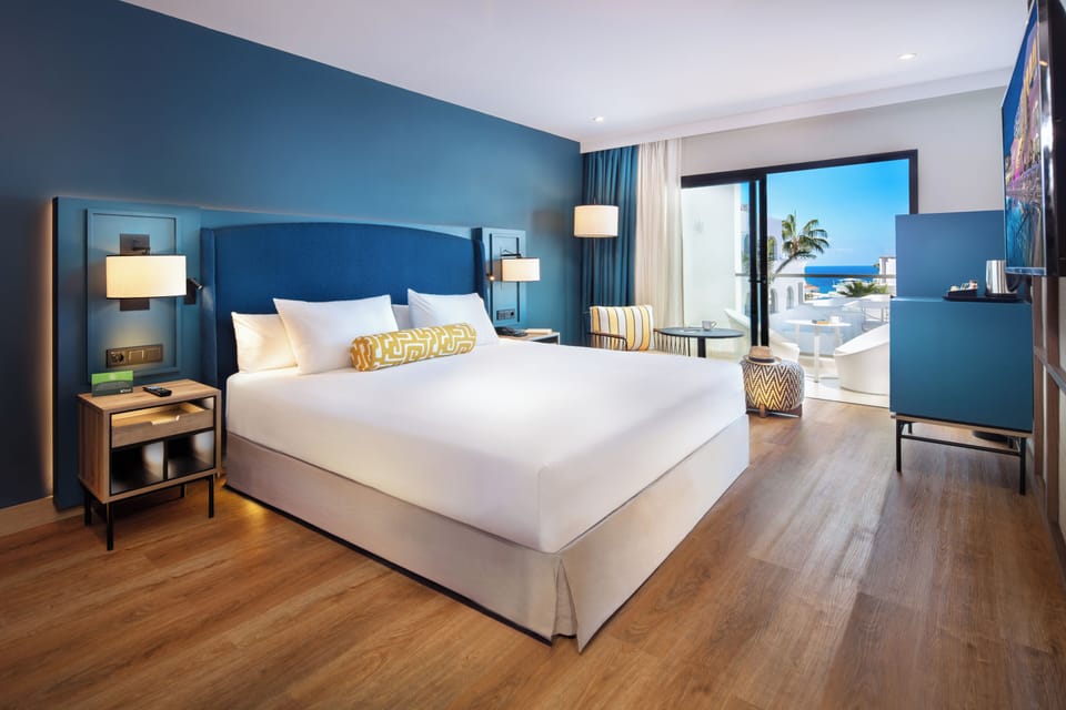 Minibar, in-room safe, free WiFi, bed sheets