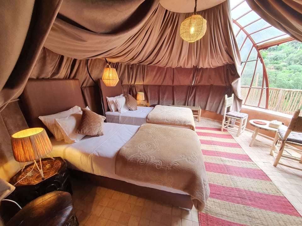 Design Tent | In-room safe, desk, bed sheets