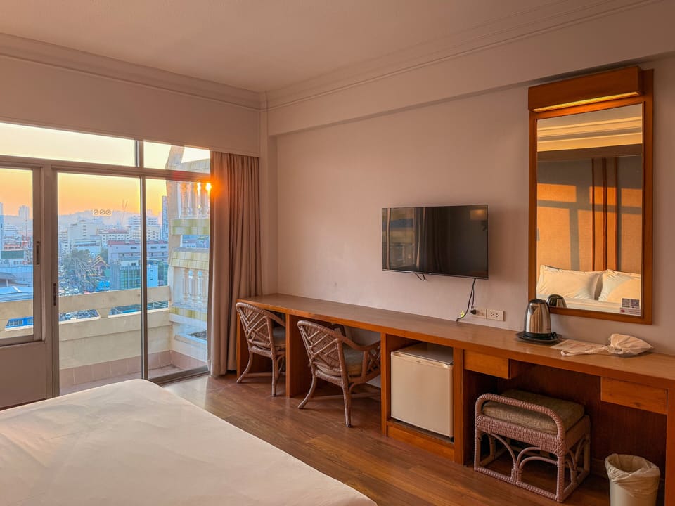 Deluxe Double or Twin Room | Minibar, in-room safe, soundproofing, rollaway beds