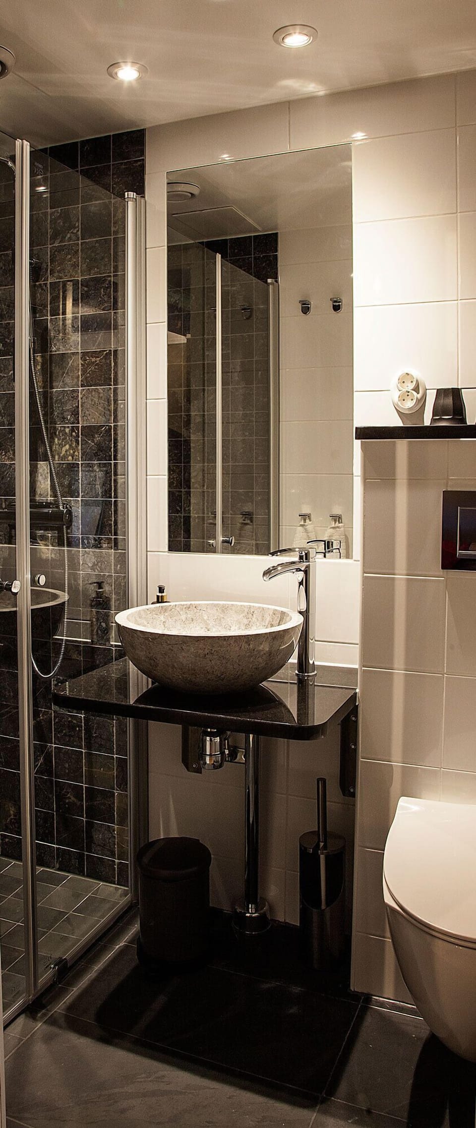 Family Room - Private Bathroom, Basement Level (Pets not allowed) | Bathroom | Free toiletries, hair dryer, heated floors (bathroom), towels