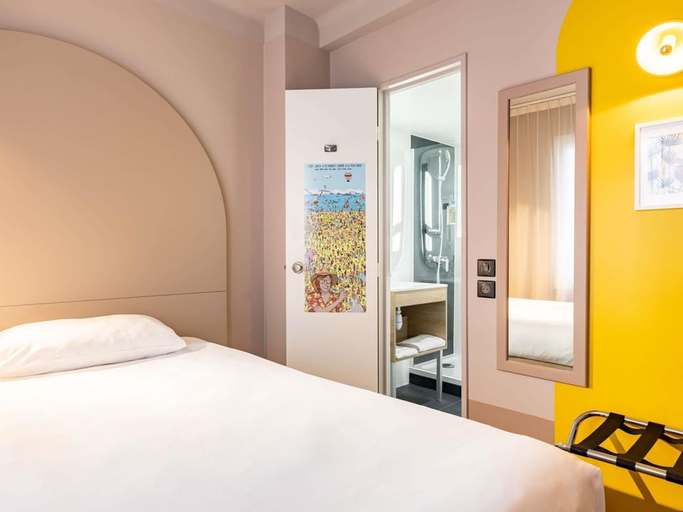 Standard Room, 1 Twin Bed | Premium bedding, pillowtop beds, soundproofing, iron/ironing board