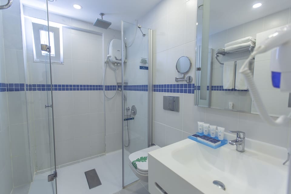Economy Room | Bathroom | Shower, free toiletries, hair dryer, slippers