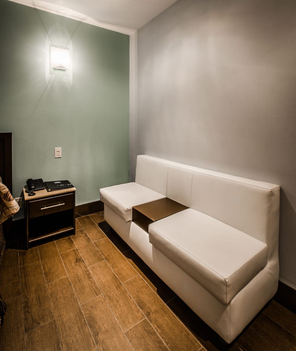 Deluxe Room, 1 Queen Bed, Smoking, Hot Tub | In-room safe, iron/ironing board, free WiFi, bed sheets