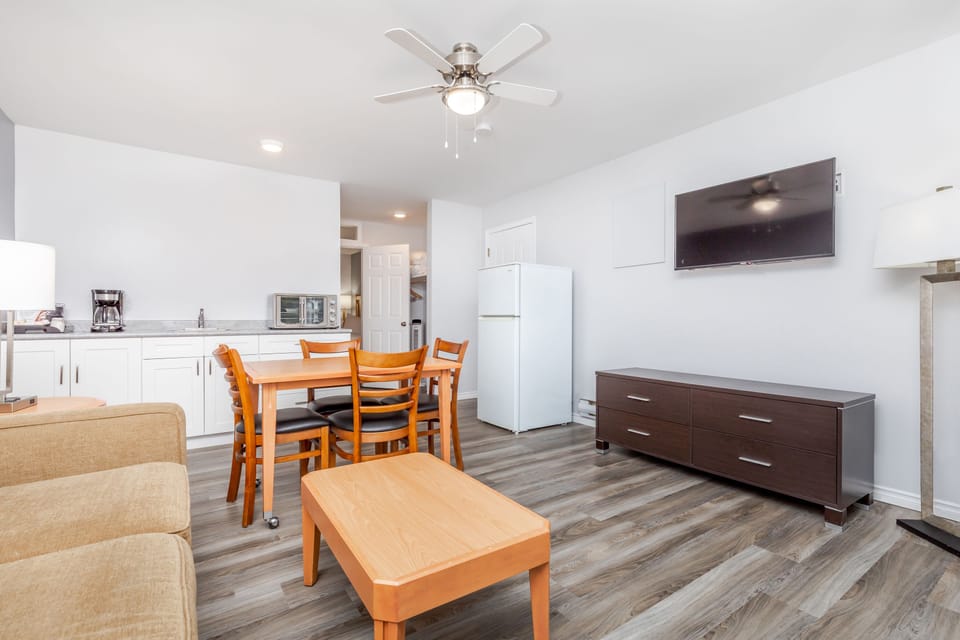 Family Suite, 1 King Bed with Sofa bed, Non Smoking, Pool View | Private kitchenette | Coffee/tea maker, fridge, microwave
