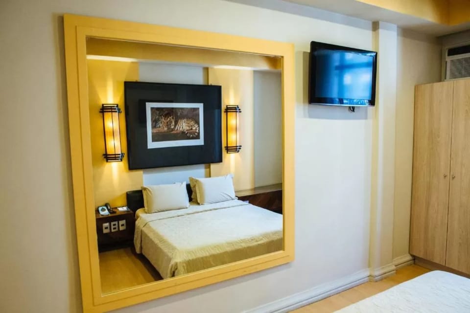 Minibar, in-room safe, free WiFi, wheelchair access