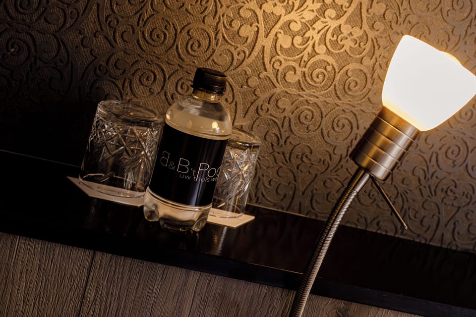 Suite | Hypo-allergenic bedding, individually decorated, individually furnished