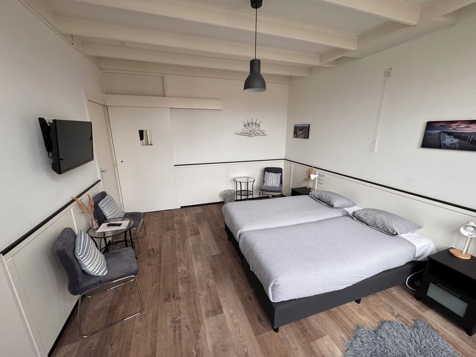 Comfort Quadruple Room | Free WiFi, bed sheets
