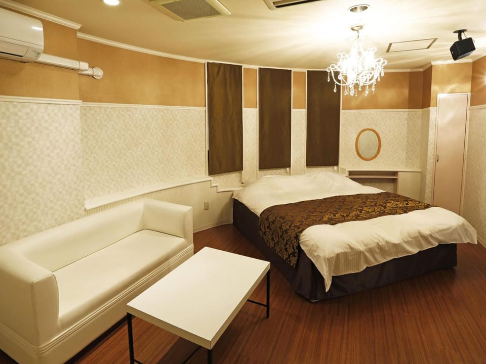 Premium bedding, individually decorated, individually furnished, desk
