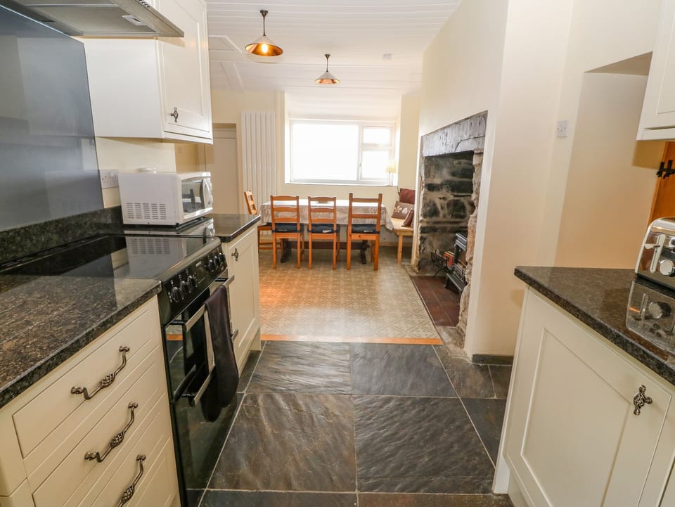 Cottage | Interior