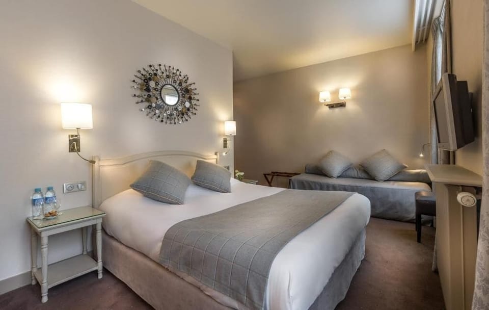 Triple Room | In-room safe, desk, blackout drapes, soundproofing