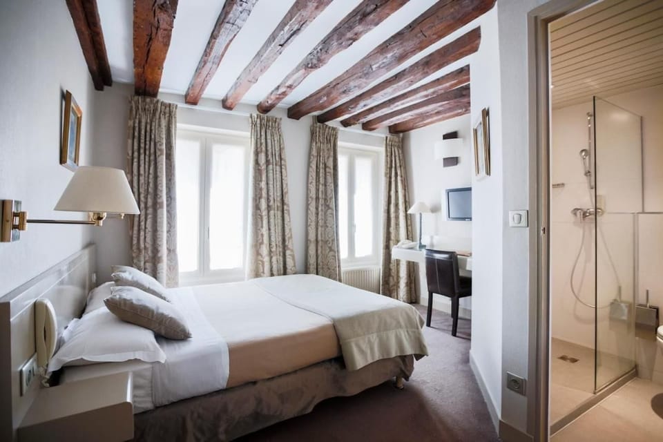 Basic Double Room | In-room safe, desk, blackout drapes, soundproofing