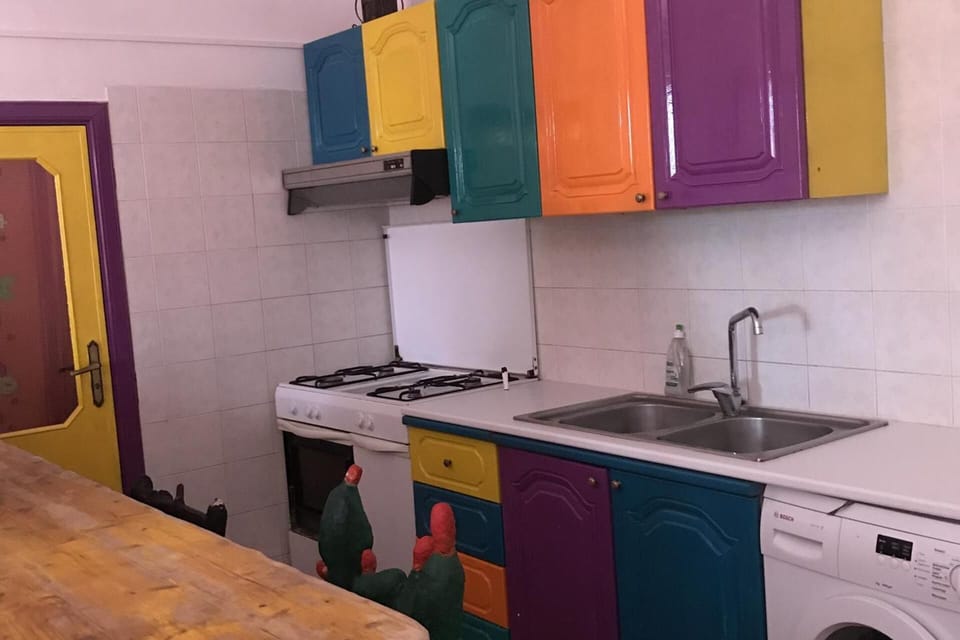 Fridge, oven, stovetop