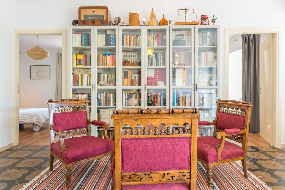 Apartment (2 Bedrooms) | Living area | 102-cm flat-screen TV with cable channels, TV