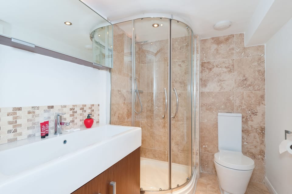 Family Quadruple Room, Private Bathroom | Bathroom | Hair dryer, towels