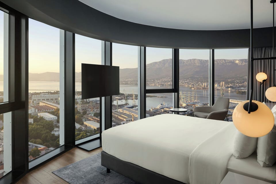 Premium Room, 1 King Bed, Sea View (Corner) | In-room safe, desk, laptop workspace, blackout drapes