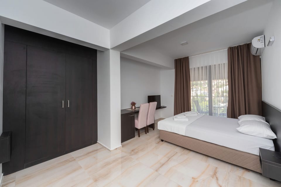 Studio | In-room safe, desk, laptop workspace, free WiFi