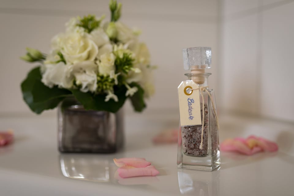 Superior Double Room | Bathroom | Free toiletries, hair dryer, towels