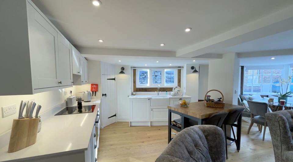 Classic Cottage, Ensuite | Shared kitchen