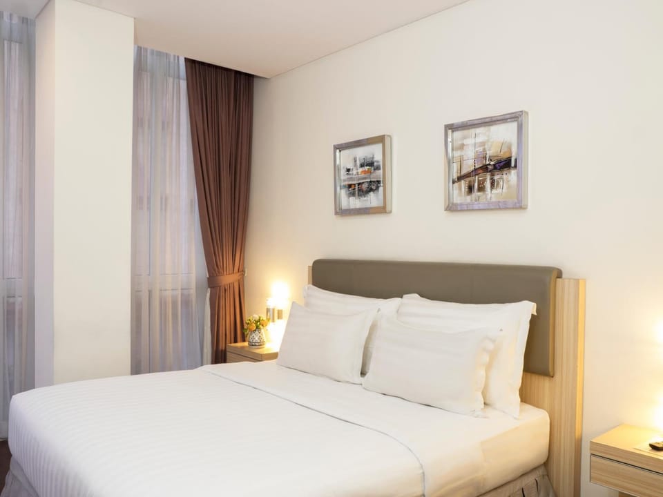 Premium bedding, in-room safe, desk, soundproofing