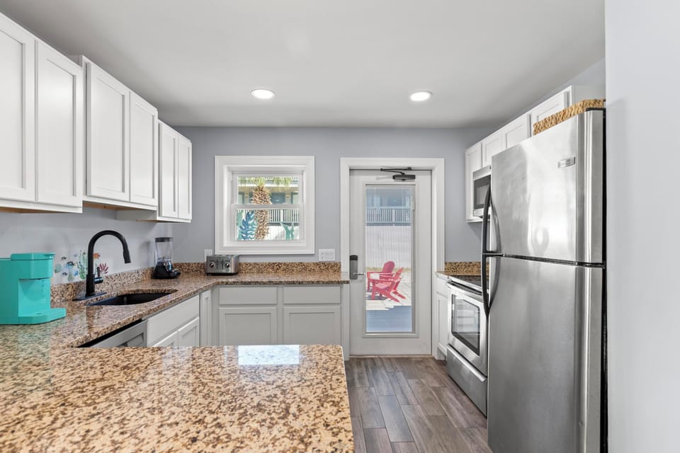 House, 6 Bedrooms, Sea View | Private kitchen | Full-size fridge, microwave, oven, stovetop