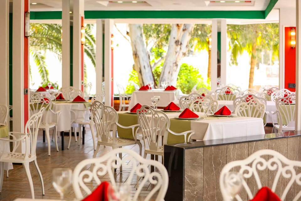 4 restaurants; breakfast, lunch, and dinner served