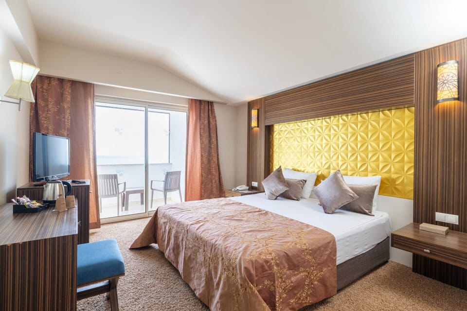 Junior Suite | Premium bedding, free minibar, in-room safe, desk