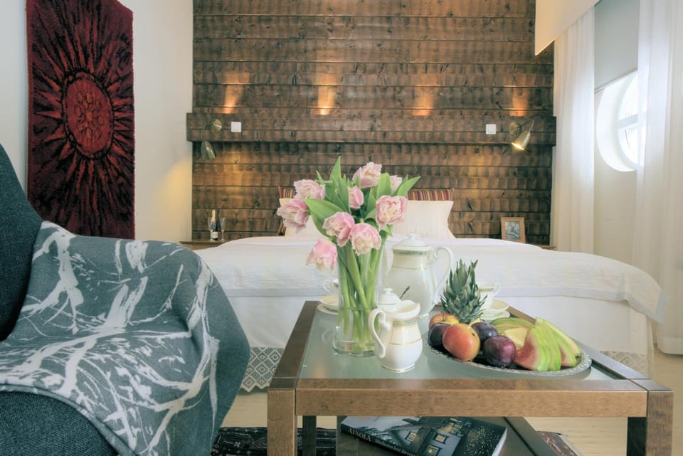 Premium bedding, desk, free WiFi, bed sheets
