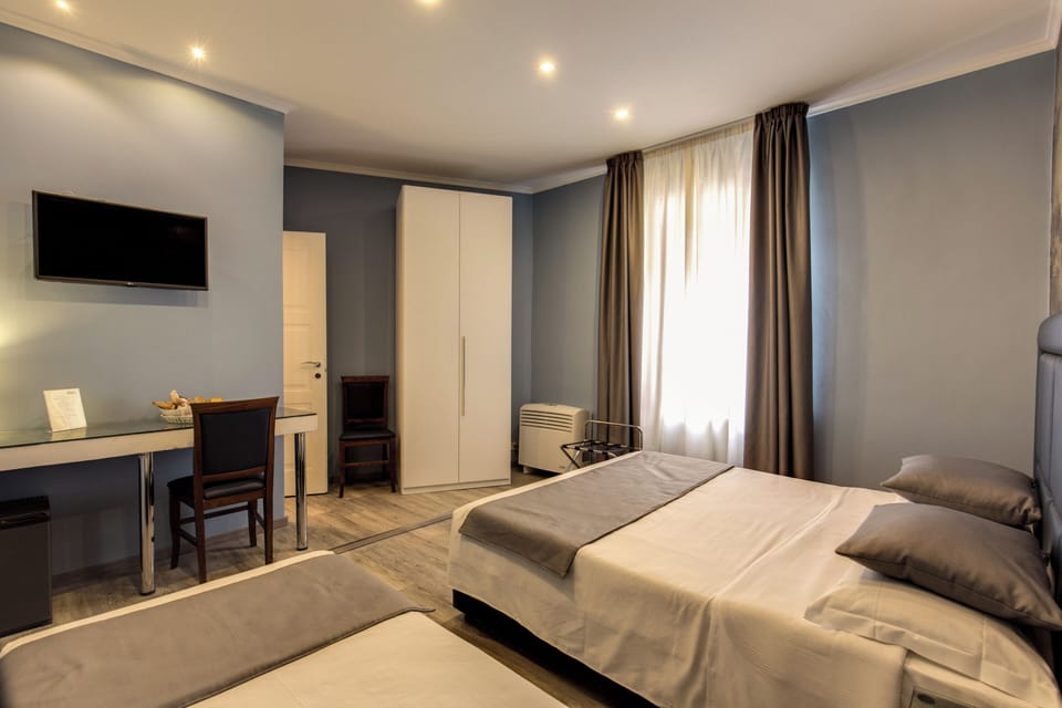 Classic Triple Room | Premium bedding, down comforters, pillowtop beds, in-room safe