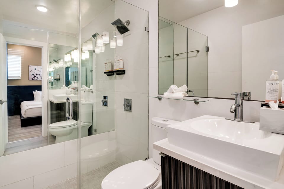 King Bedroom | Bathroom | Shower, designer toiletries, hair dryer, towels