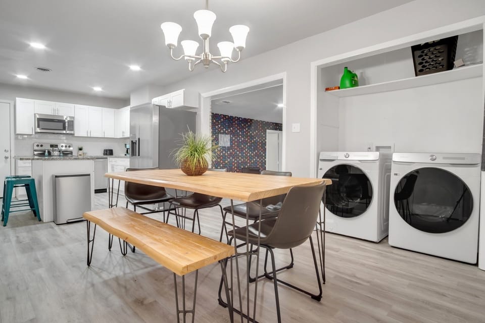 House, 4 Bedrooms | Private kitchen | Fridge, oven, coffee/tea maker, toaster