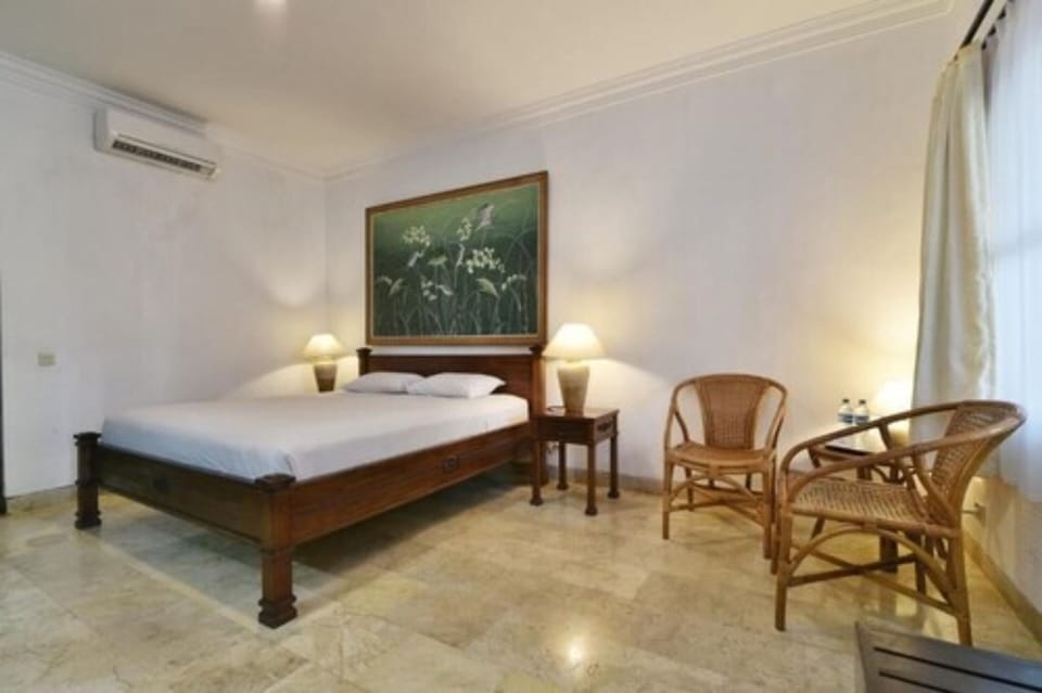 In-room safe, desk, laptop workspace, blackout drapes